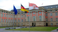Innenhof mit Haupteingang des Landtagsgebäudes